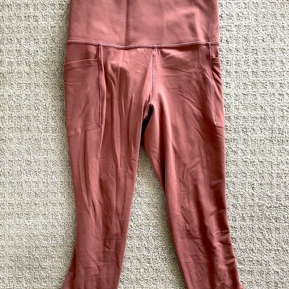 Athleta Salutation Stash Pockets cropped tights - Picture 1 of 3